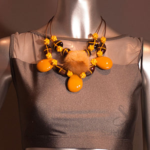 STATEMENT NECKLACE CROSSED OUT