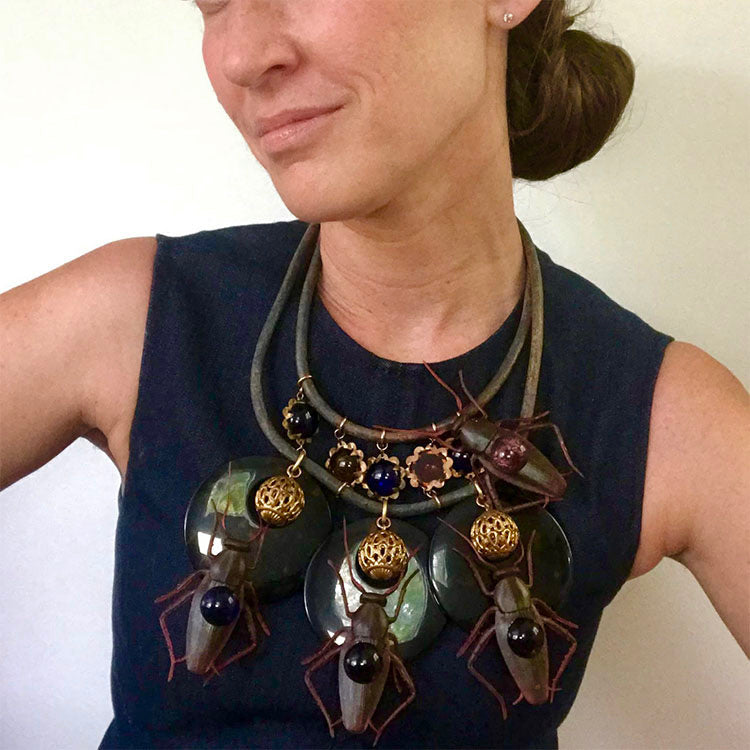 STATEMENT NECKLACE ROACH CLIPS