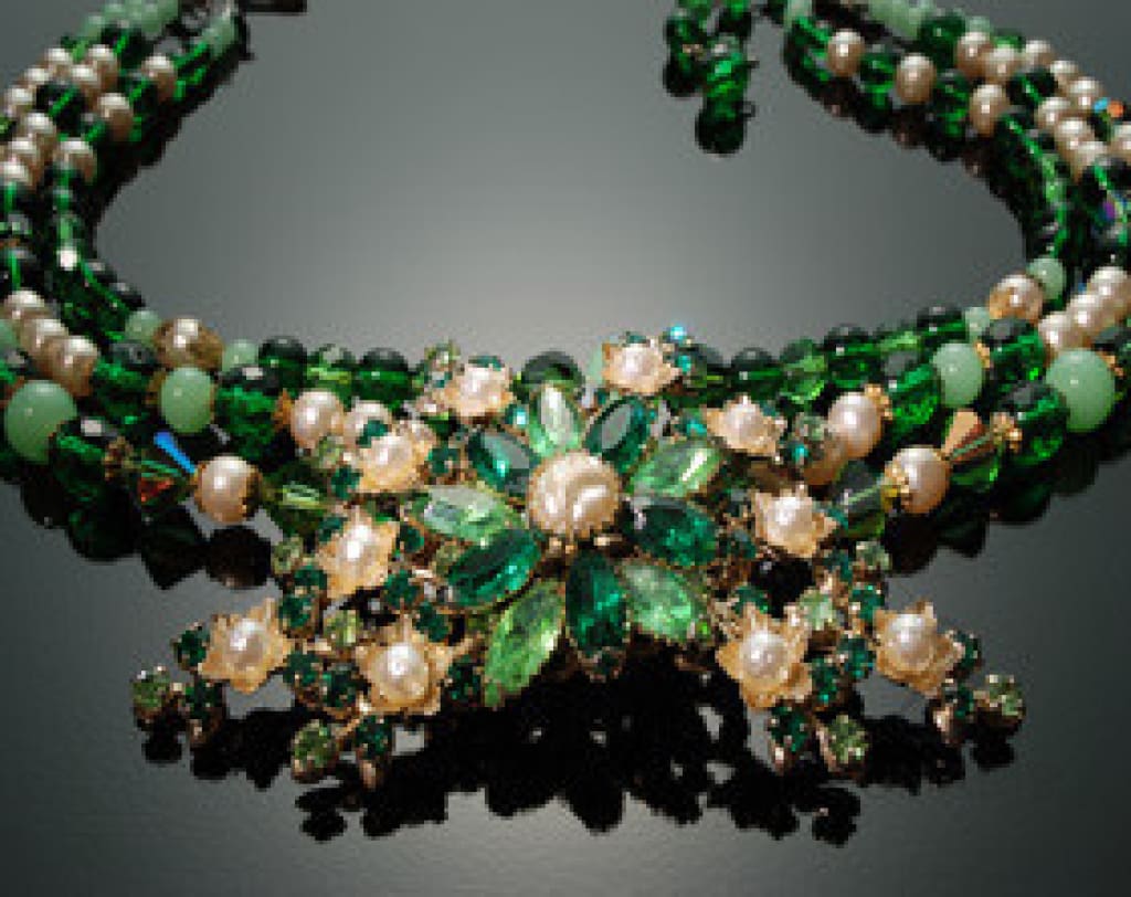 Green Floral Necklace Sumaris Green Necklaces Sumaris Green Floral Green Floral